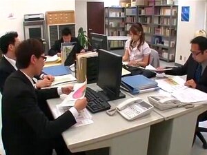 La exótica modelo japonesa Saki Hatsuki en una mamada loca, película