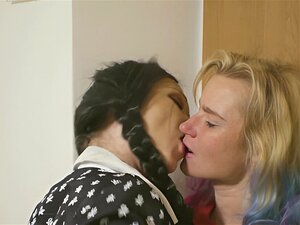 El miércoles Domina a Enid Garganta Profunda, Besos, Ducha y Recorte