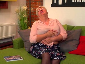 Abuela gordita necesita sexo anal y vaginal