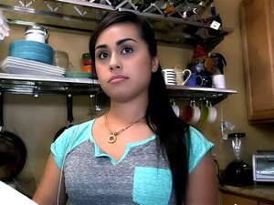  criada fresca necesita dinero para la universidad 