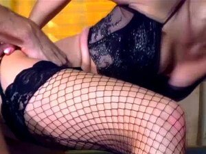 La sexy Trisha Parks se encuentra con una gran polla. La sexy y