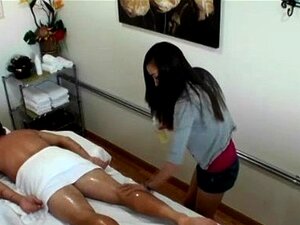 Ariel Rose da un masaje sensual