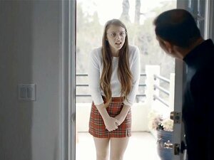 inocencia anal de la linda colegiala Gia Derza tomada por un sacerdote