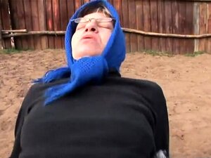 Una madura seduce a un granjero