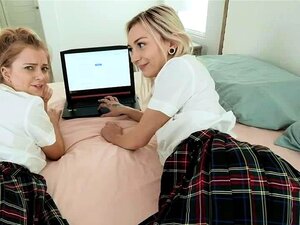 Chloe y Rileys abren las piernas para la verga de Jay
