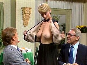 ¿Quién es esta chica del programa de televisión Bizarre?