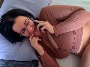 CurvyJules fue follada mientras hablaba por teléfono con su mejor