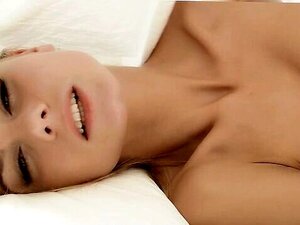 La impresionante modelo ucraniana Nancy A recibe una corrida interna