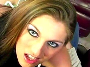 La bailarina traviesa Tommie Ryden muestra sus habilidades para chupar