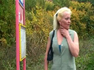 Abuela puta es recogida y follada