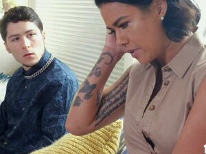 Connor Kennedy ofreció su gruesa polla para llenar el anhelo. La