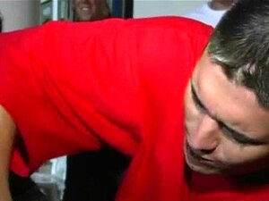 Chica tiene que pagar sus deudas 23