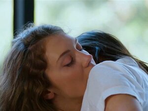 Tijeras lesbianas hermosas. Tijeras lesbianas preciosas con una linda