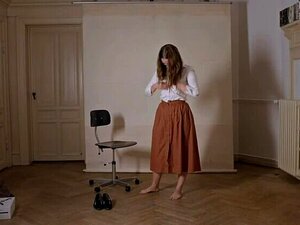 Chicas normales, no actrices, se desnudan completamente para un