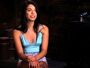 La loca sesión de BDSM de Gina Valentina