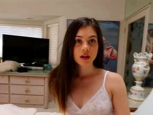 Pornografía POV protagonizada por una linda minx de trago redondo.