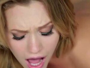 Mia Malkova tomando una gran polla profundamente en