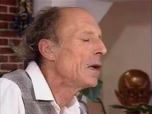 nena con viejo grupo