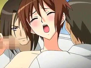 Chica hentai linda es follada en grupo. Chica hentai linda recibe sus