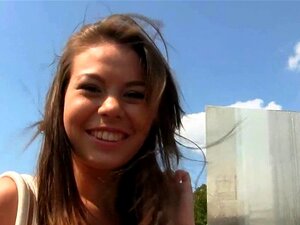 El sexo en grupo premia a las zorras europeas con alegría. Una