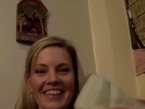 Milf se folla en el baño del hotel