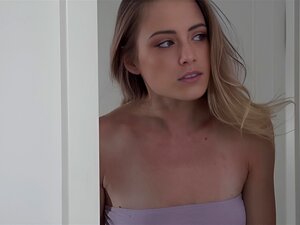 La madrastra linda vistió lencería para sorprender a su novio, pero