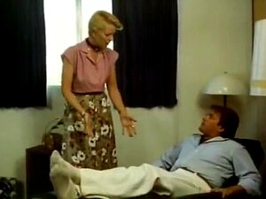 Juliet Anderson, John Holmes, Jamie Gillis en una película clásica