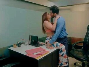 ¡Mira a la Oficina me Boss ghar me saali ahora! - Desi, Indian