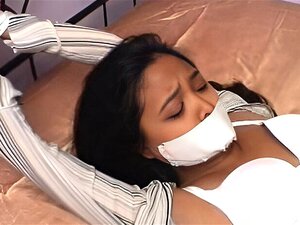 Kristie Lee atada y amordazada en la cama