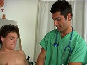 Linda chica linda seduce a la historia de sexo gay con el doctor por