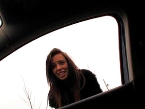 Sexo en el coche con la chica autoestopista Gina Devine