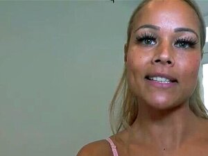 Me follo a un repartidor mientras como mi pizza: SASHA (Porno