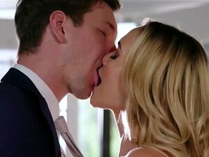 Sexo en la encimera de la cocina con la sexy rubia Mia Malkova