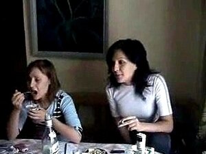 CALIENTE ORGÍA CASERA, ESTAMOS DE FIESTA CON UNAS UNIVERSITARIAS Y