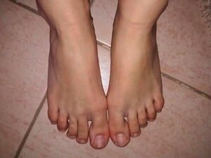 Dora mueve sus sexys (talla 39) pies, zapatilla de mujer griega de 23