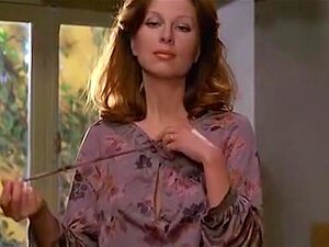 Gloria Guida y Anita Sanders - 'That Bad Eta' (1975)