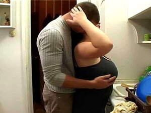 BBW recibe una polla dura por estar limpia y ordenada