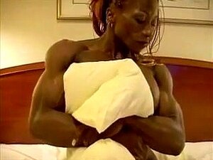 mujer músculo negro rasgó cuerpo fuerte,