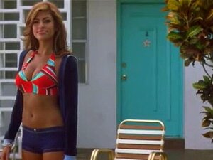Eva Mendes - En Bikini y Hotpants. Eva Mendes