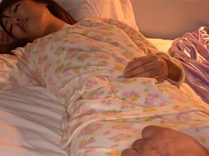 Observa cómo esta cautivadora belleza japonesa exhibe su habilidad