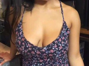 Follando a la novia amateur de grandes tetas en el trabajo