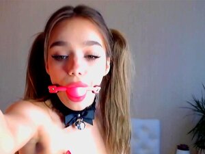 Topless con handbra y gag ball