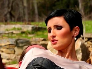 Zorras experimentadas se mean en la ducha. Zorra experimentada es