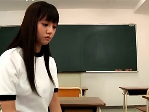 Descubre el lado travieso de la vida universitaria japonesa mientras