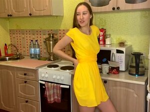 Vive la fantasía definitiva del reparador cuando un chico atractivo