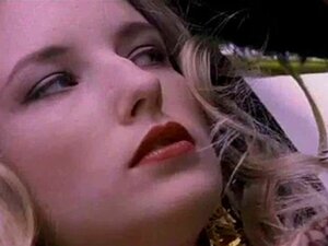 Sumérgete en el atractivo sensual de una mujer cautivadora que sabe