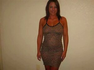 Chico negro compartiendo a su caliente esposa milf con un amigo negro