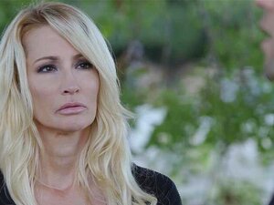 La seductora dama Jessica Drake invita a Small Hands en su casa