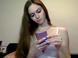 Una linda amateur de webcam muestra masturbarse,