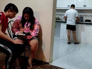 Tengo una sobrina muy lasciva cada vez que voy a visitarla, esta chica